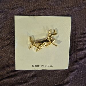 Ballou Reg' D Pin. Gold Tone Bell Boeing V-22 Osprey. New Old Stock. Vintage